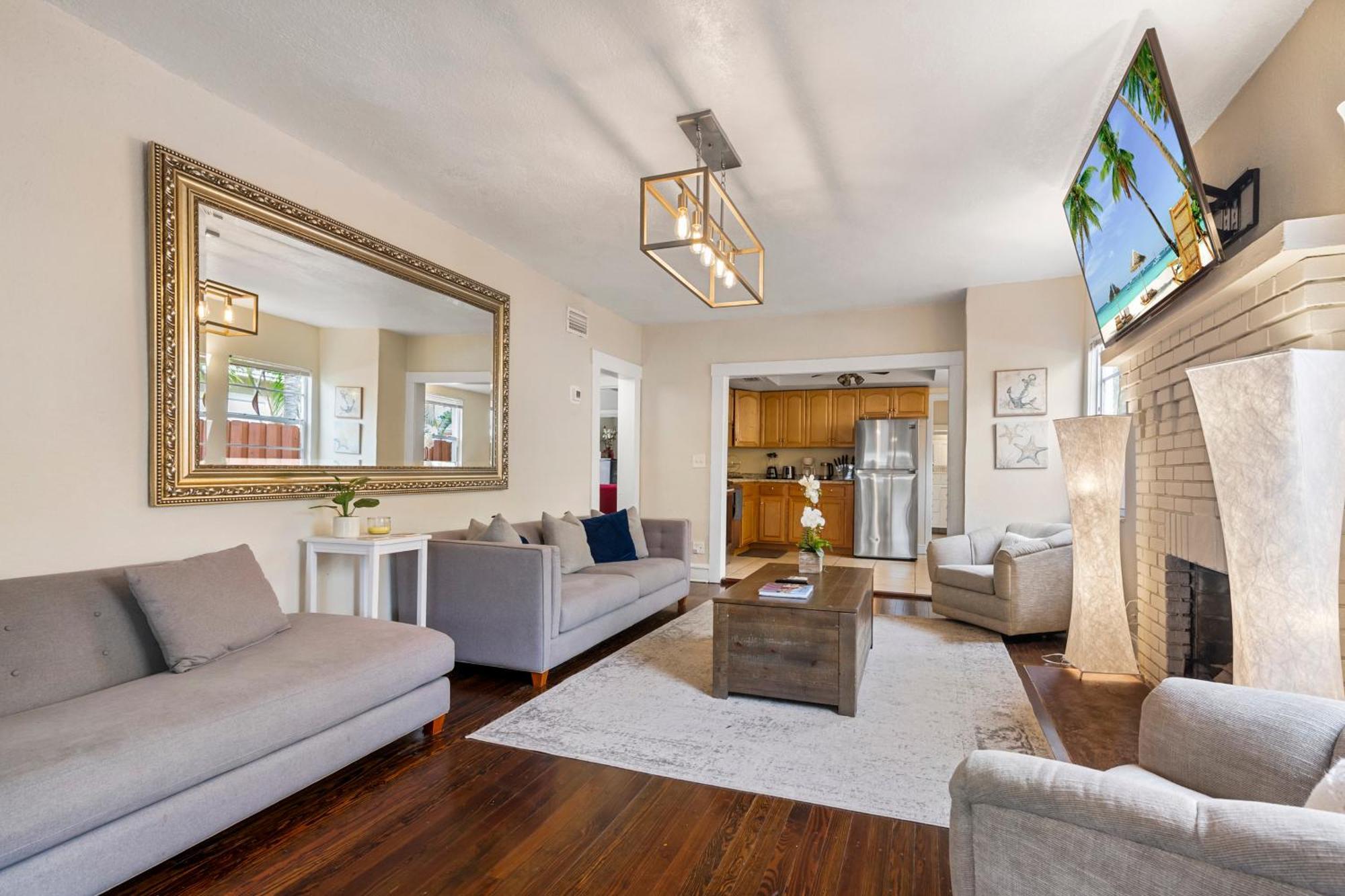 Chic Downtown Vacation Home And Guest Home Γουεστ Παλμ Μπιτς Εξωτερικό φωτογραφία