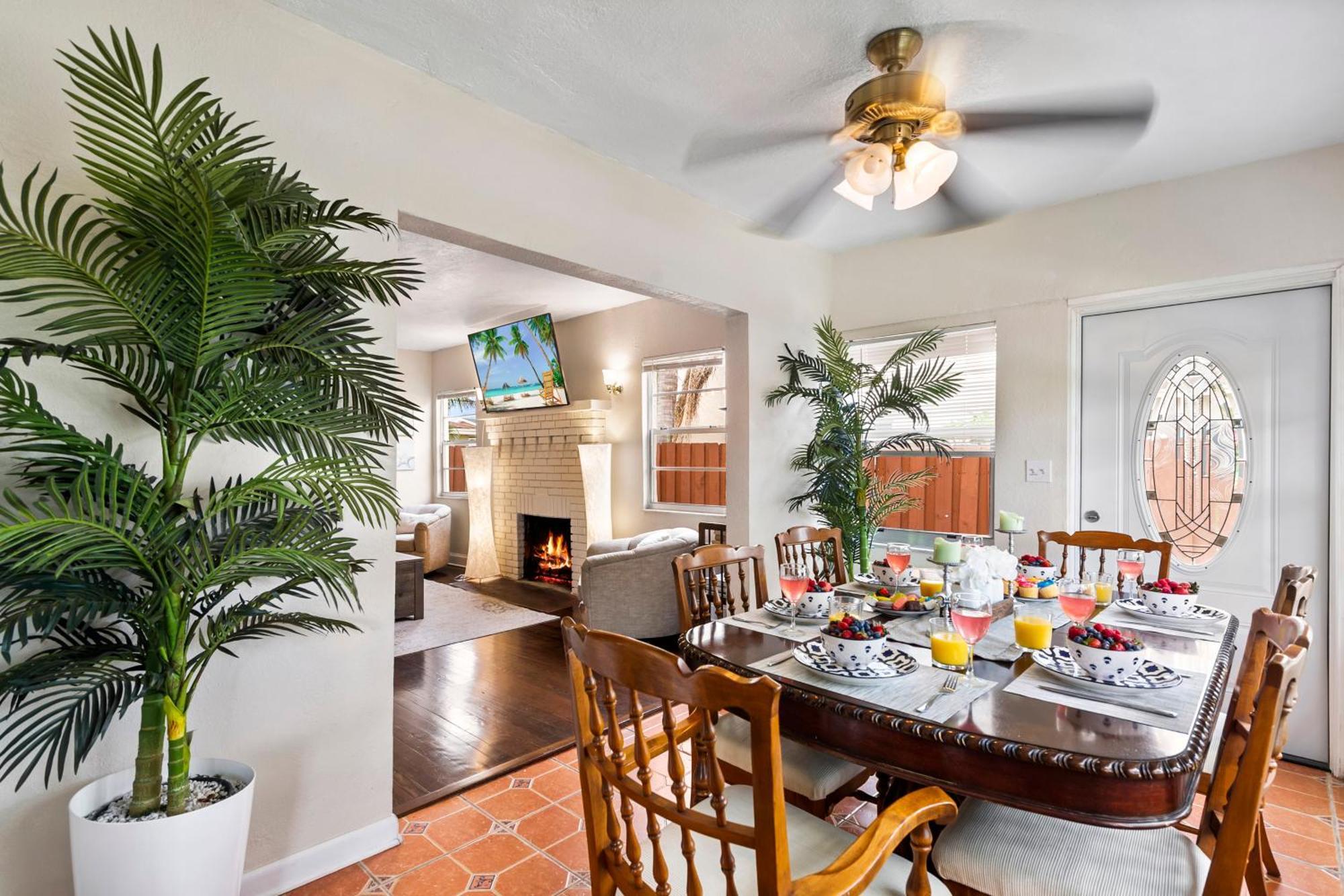Chic Downtown Vacation Home And Guest Home Γουεστ Παλμ Μπιτς Εξωτερικό φωτογραφία